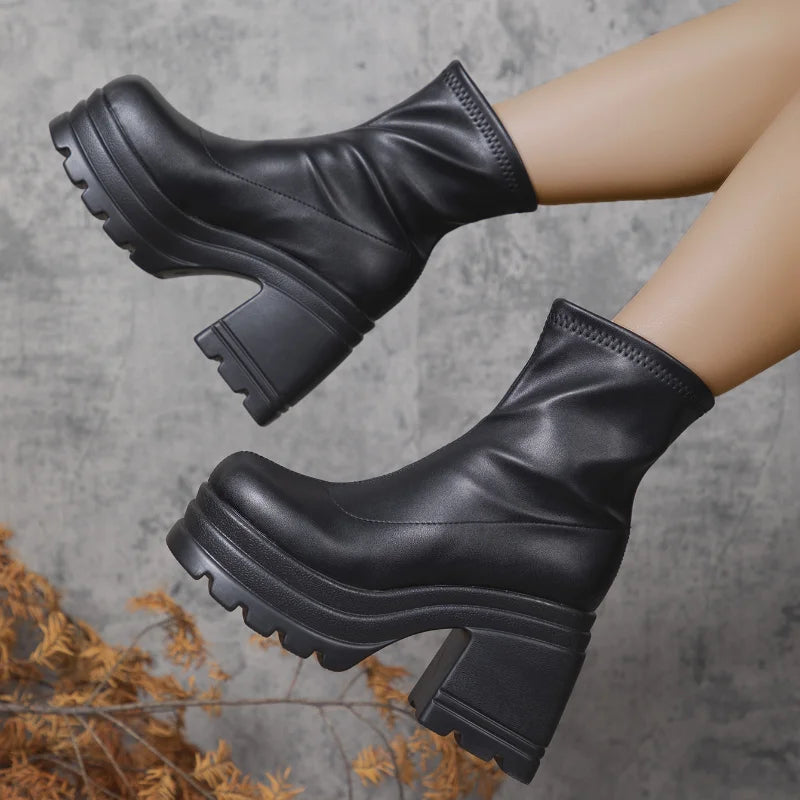 Elegant Square-Toe Women’s Fashion Boots.